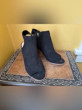 Women’s ALDO Black Open-Toe Suede Booties - size 7
